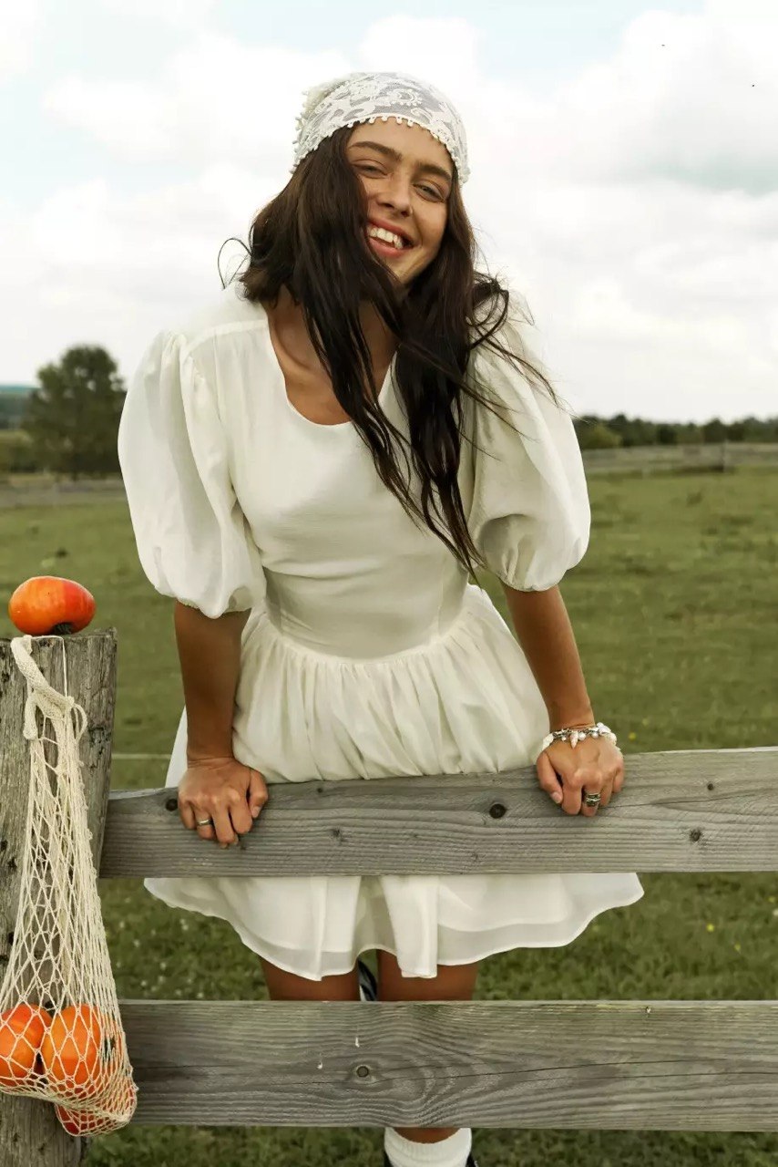 Dress with ties