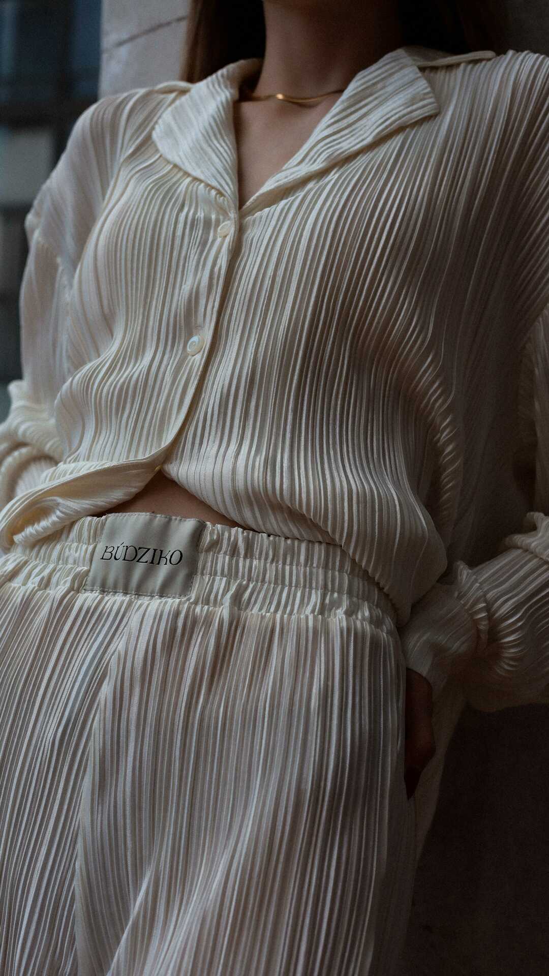 AMELIA CREAMY PLEATED PANTS