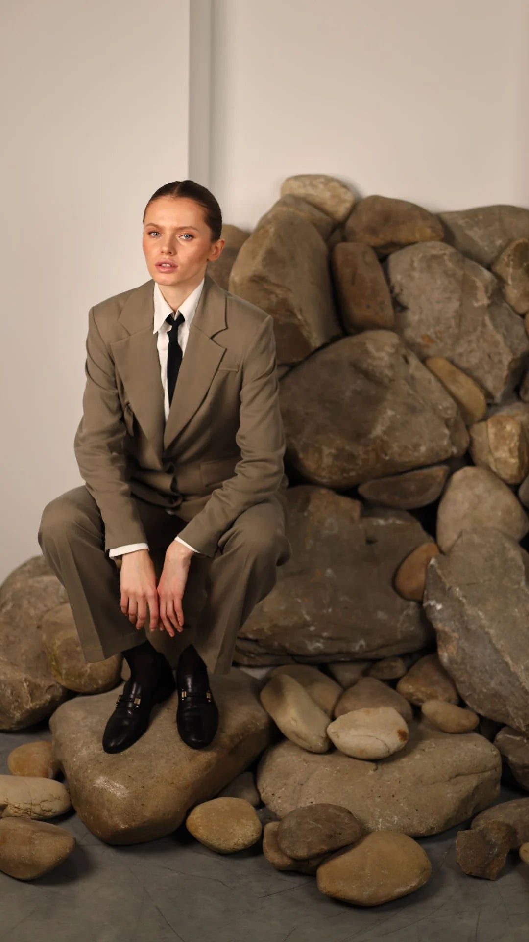 MONIKA PLEATED SUIT PANTS