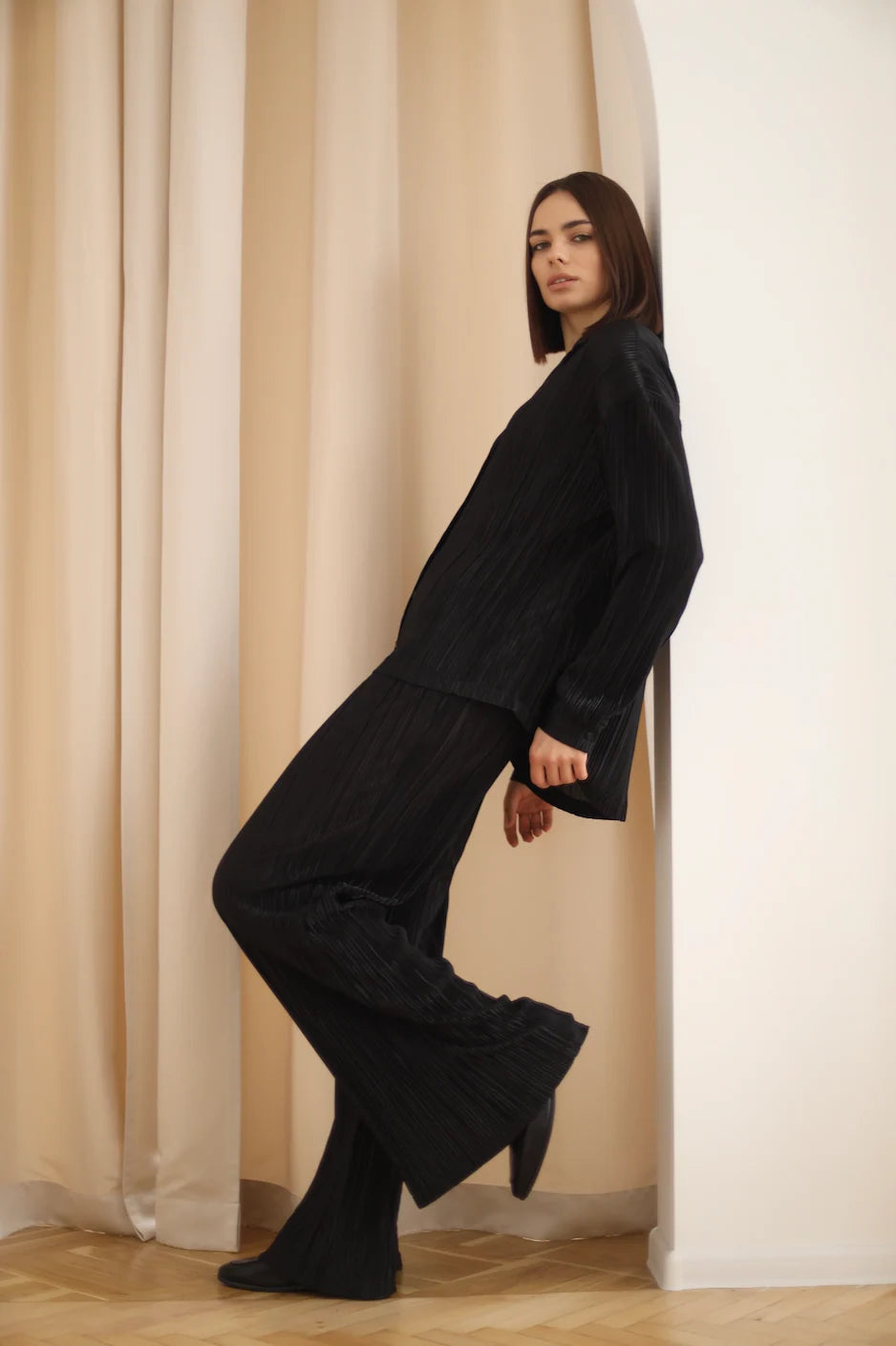 AMELIA BLACK PLEATED TROUSERS