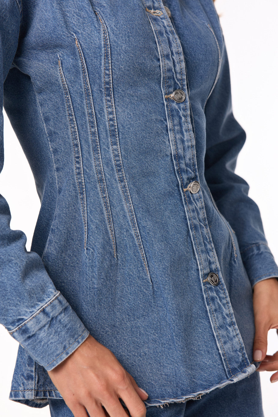 Denim shirt with a defined waist