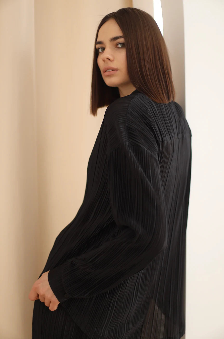 AMELIA BLACK PLEATED SHIRT