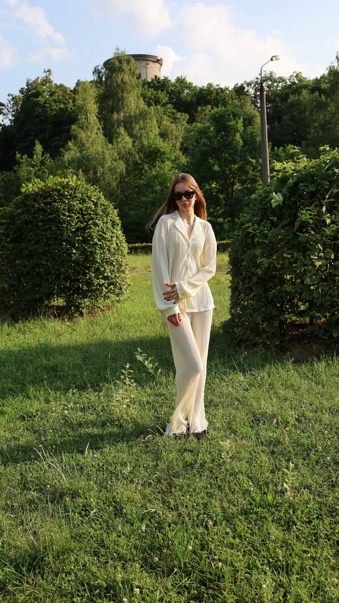 AMELIA CREAMY PLEATED PANTS