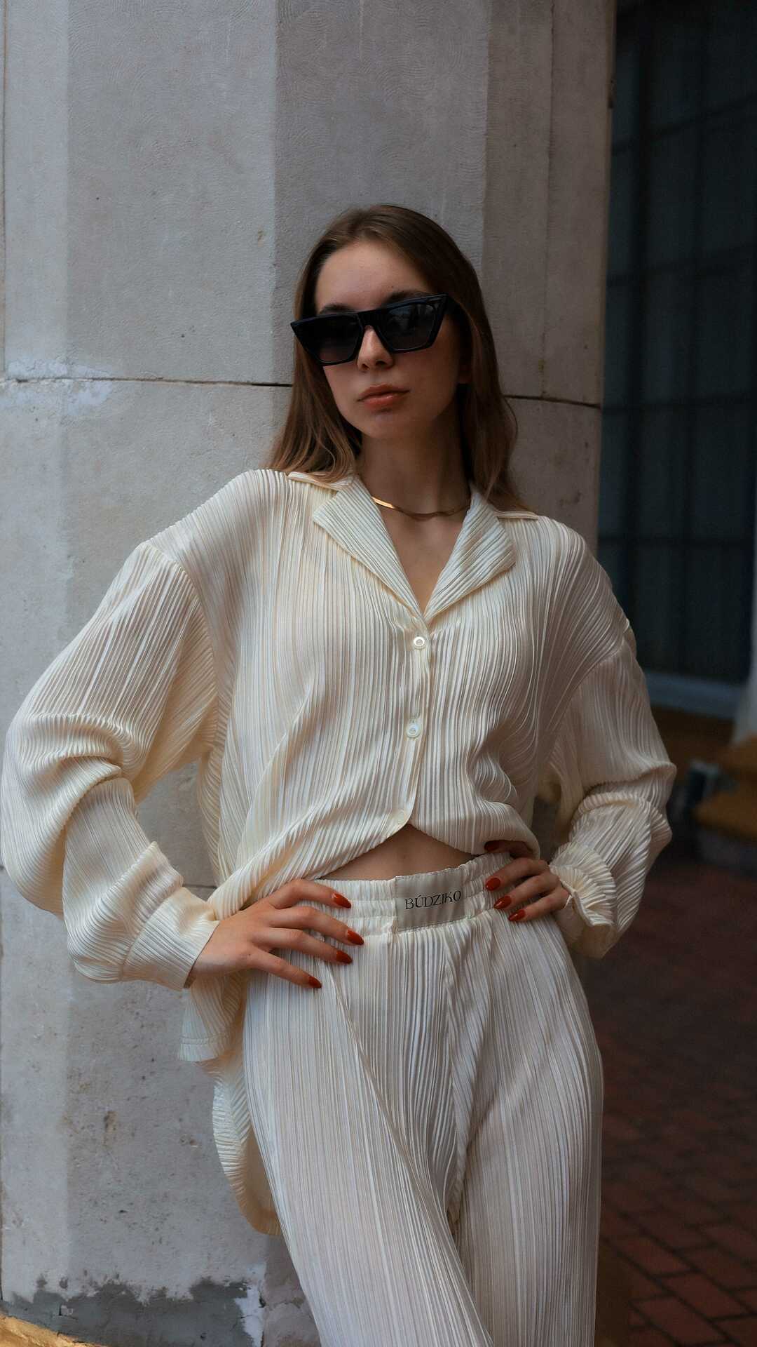 AMELIA CREAMY PLEATED SHIRT