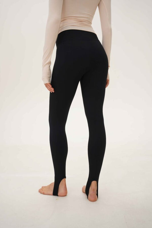 BLACK SEAMLESS STIRRUP LEGGINGS