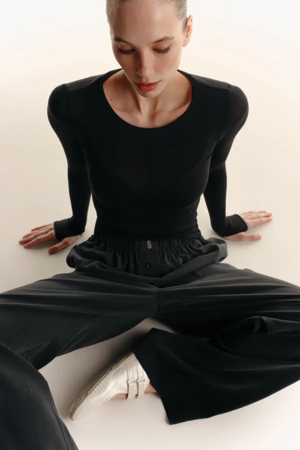 ULTRA-LIGHT CASHMERE & MICROMODAL CREW NECK LONG SLEEVE TOP — BLACK