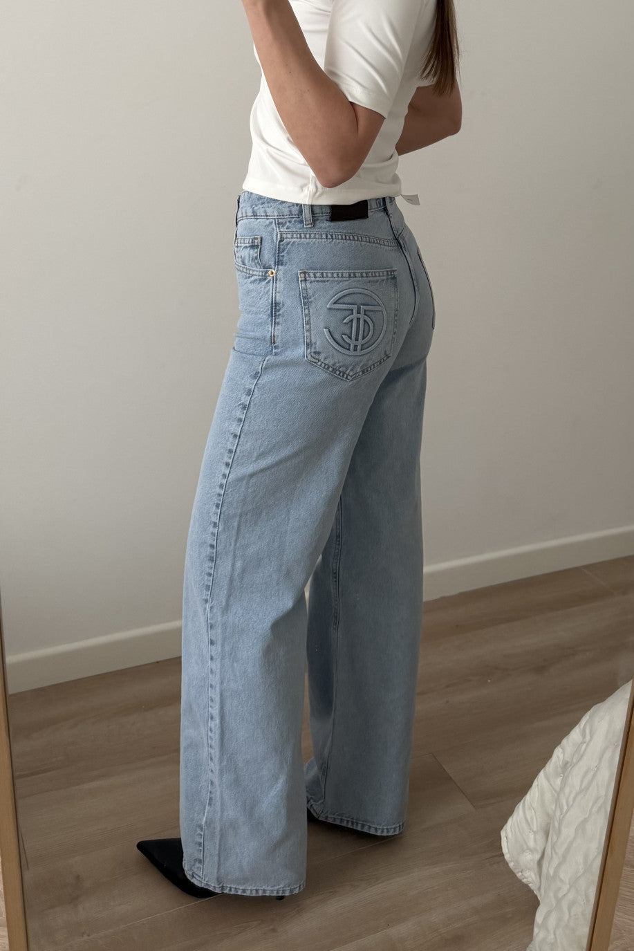 LIGHT BLUE WIDE-LEG JEANS