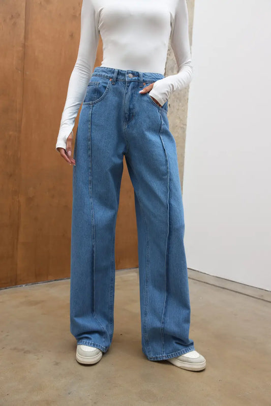 Wide Leg Jeans with accent seams